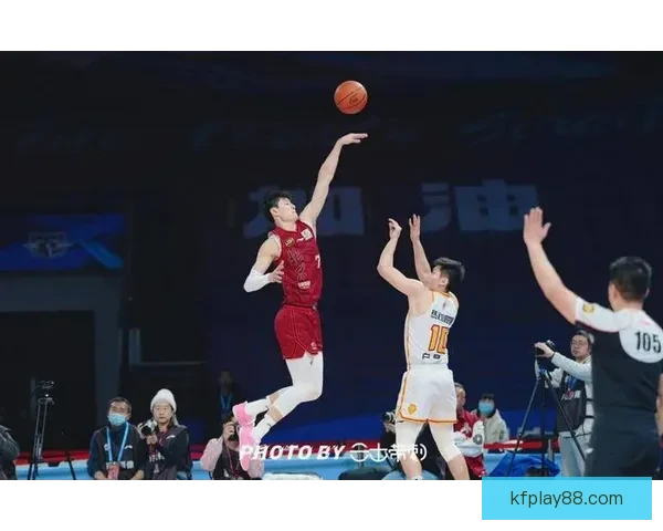 李弘权带领上海豪取十五连胜史密斯绝杀助深圳九连胜